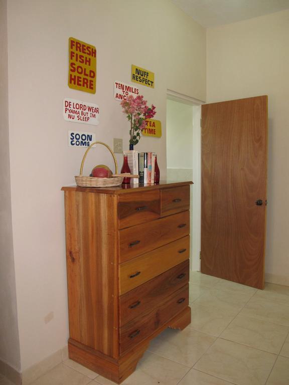Just Next Door Hostel Treasure Beach Kamer foto